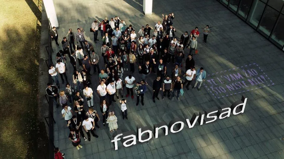 Učesnici konvencije FAB Novi Sad snimljeni iz vazduha